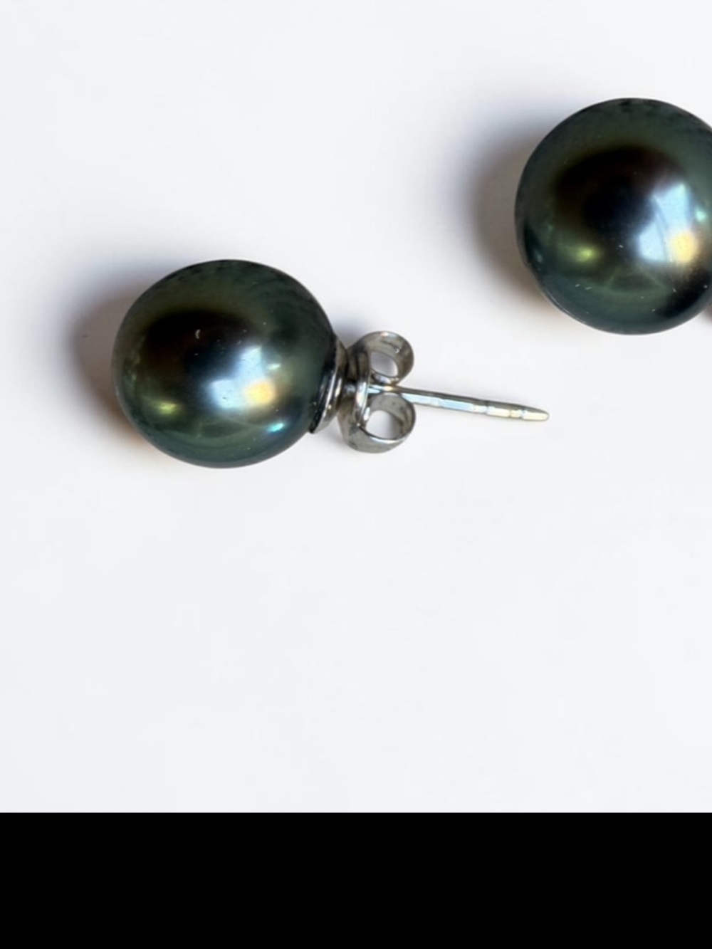 14K White Gold Tahitian Black Pearl Stud Earrings Rainbow Peacock Luster